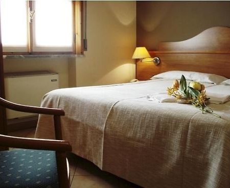 Hotel Trattoria Contini Sorbolo Szoba fotó